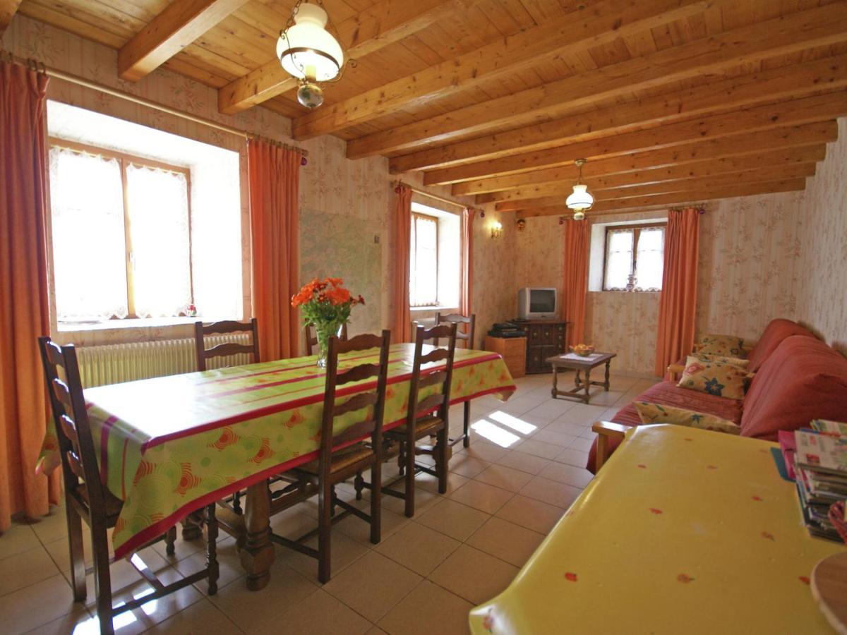 Spacious Holiday Home Near The Forest Esmoulieres Buitenkant foto