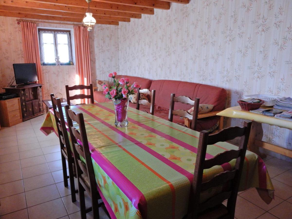 Spacious Holiday Home Near The Forest Esmoulieres Buitenkant foto